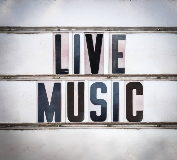 Retro Live Music Sign A Retro Vintage And Grungy Live Music Sign Outside A Bar Or Pub Or Nightclub performance group photos stock pictures, royalty-free photos & images