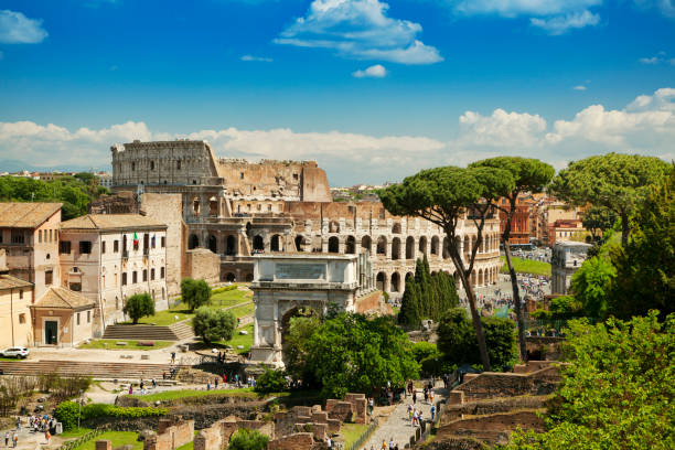 colosseum em roma, italy - electric light arch architecture building exterior - fotografias e filmes do acervo