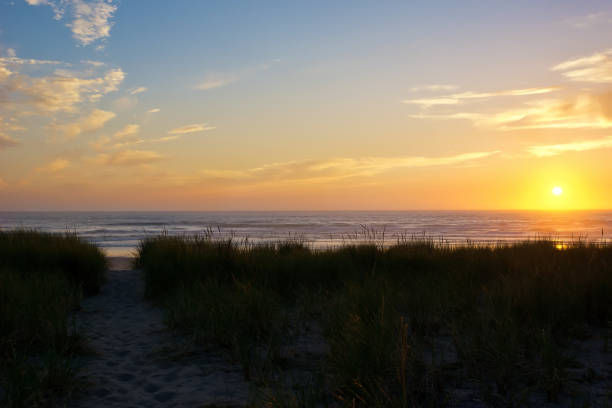 istock Sunset along the Oregon Coastline 1147896362