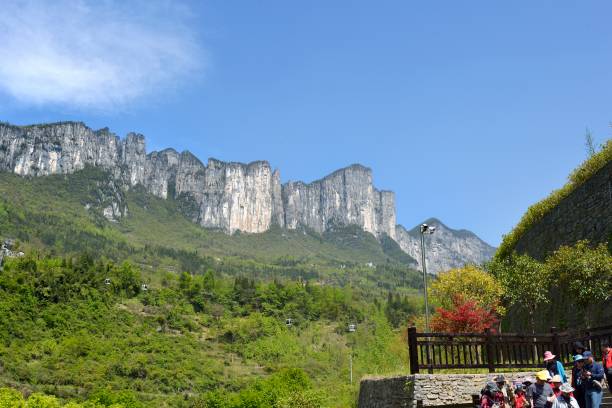 la forma de las montañas del gran cañón enshi en china - hubei province fotografías e imágenes de stock