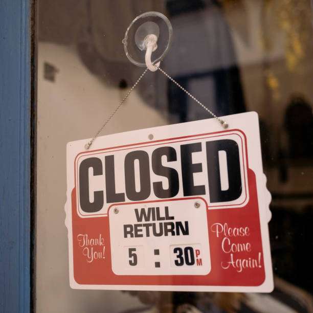 istock close sign in the coffee shop 1147918038