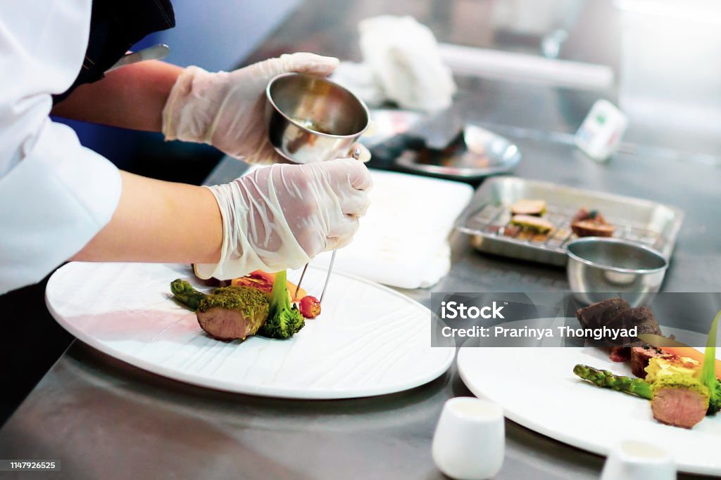 Món Bò Áp Chảo Sốt Thảo Mộc Đặc Sắc Từ Đầu Bếp 5 Sao Lê Đức Phong