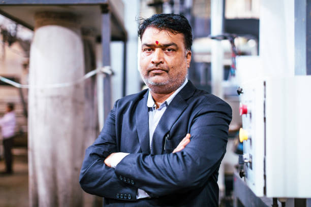 retrato de un gerente senior de la fábrica - developing countries small business india owner fotografías e imágenes de stock