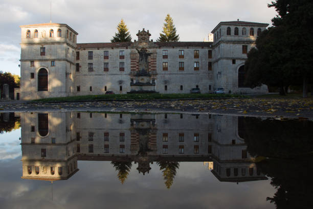 San Pedro de Cardeña el monasterio de san pedro de cardeña es una abadía trapense situada en el municipio de castrillo del val, a 10 km del centro de burgos. actualmente, se considera como bic. fue declarada monumento histórico-artístico perteneciente a la national artis