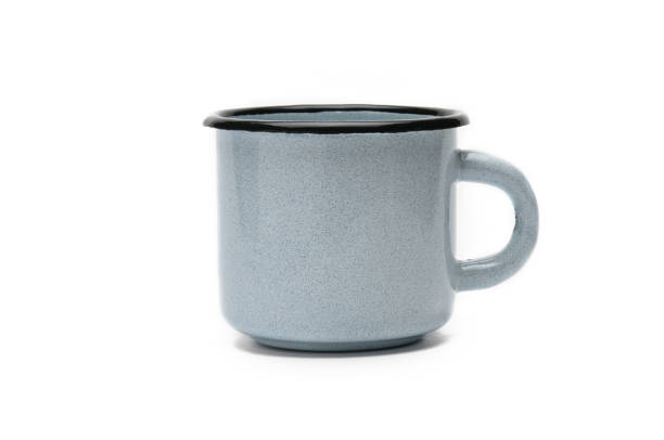 старая железная чашка на белом фоне. голубая кружка с черной границей - afternoon tea china antique cup стоковые фото и изображения