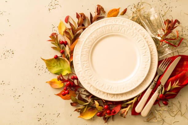 design dell'impostazione del tavolo autunnale (autunno) o del ringraziamento - thanksgiving table setting autumn foto e immagini stock