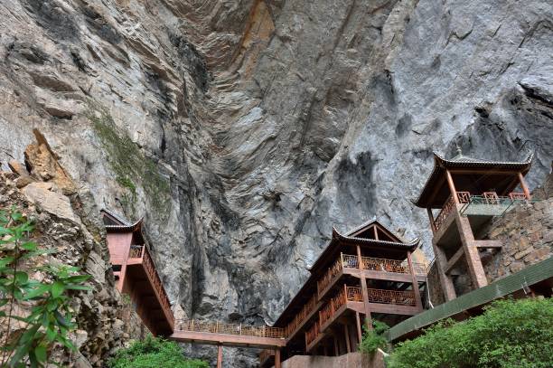 acantilado de montaña - hubei province fotografías e imágenes de stock