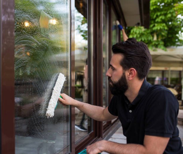 istock Window cleaner on his job 1147976492