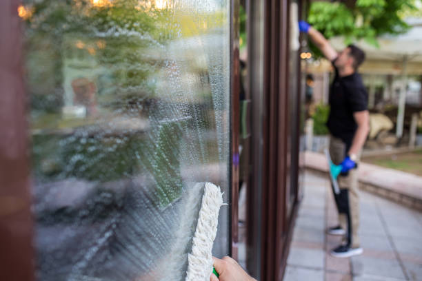 istock Window cleaner on his job 1147976499
