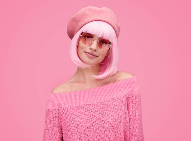 istock Trendy lady in beret looking at camera 1147978580