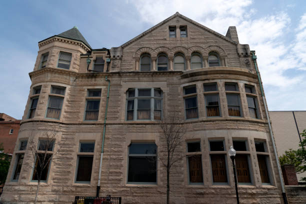 istock Baltimore Maryland downtown old houses 1148000139