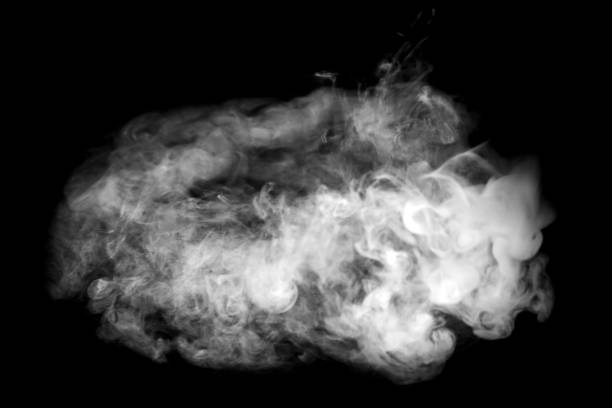 抽象的な霧またはスモークの移動には、黒色の背景 - wispy smoke steam swirl ストックフォトと画像