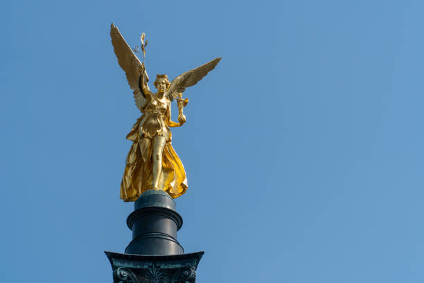 angel of peace (friedensengel - munich) - munich wing friedensengel angel imagens e fotografias de stock