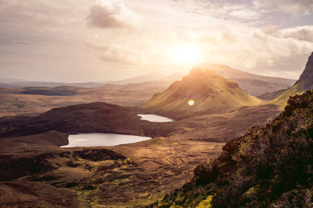 quiraing, île de skye, écosse - quiraing needle photos et images de collection