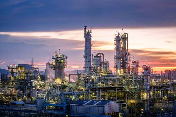istock Oil and gas refinery 1148011904