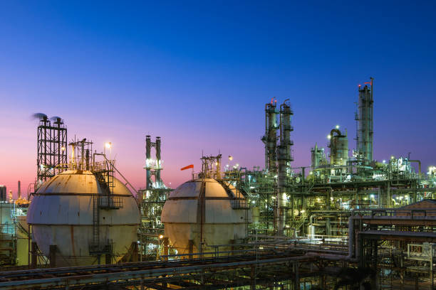 istock Oil and gas refinery 1148012055