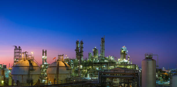 istock Manufacturing petroleum plant 1148012090