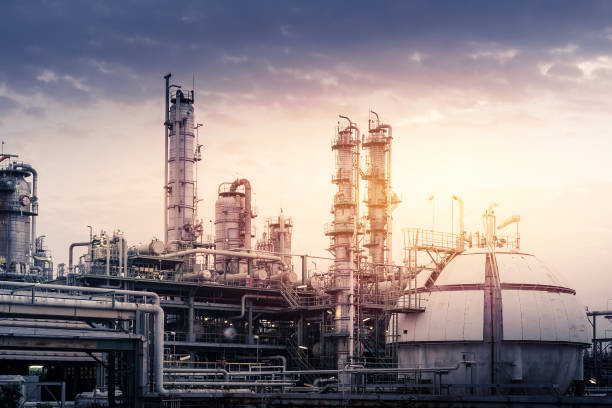 istock Oil and gas refinery 1148012420