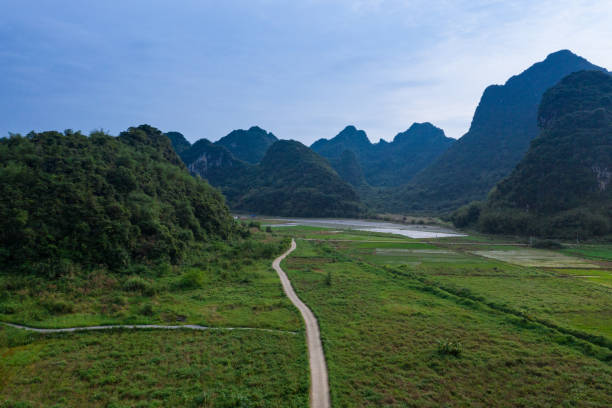 istock Road to the mountains 1148015309