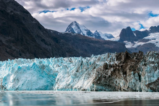 istock Glacier in Glacier Bay National Park, Alaska 1148018280
