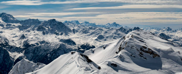 Panorama from Roche de Mio panorama from roche de mio above la plagne towards the mountains beyond val thorens la plagne photos stock pictures, royalty-free photos & images