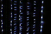 abstrakter-technologie-hintergrund-mit-vielen-lichtpunkten.jpg?b=1&s=170x170&k=20&c=fnjqIPA6Oon_OzarWcRP9cnmoENhTtzBwyuNuWi_YhQ=