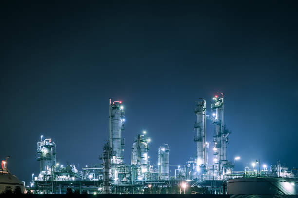 istock Oil and gas refinery 1148021530