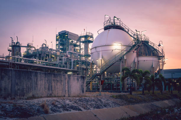 istock Oil and gas refinery 1148021546