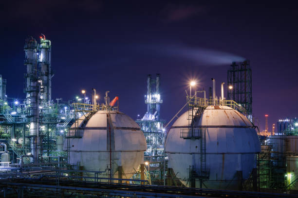 istock Oil and gas refinery 1148021832