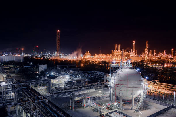 istock Oil and gas refinery business 1148024348