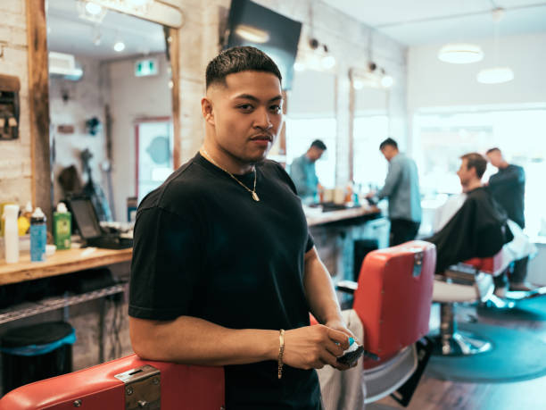 istock English style barber shop action 1148047697