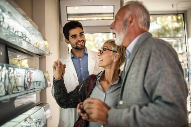 istock Senior couple shopping for eyeglasses 1148061563
