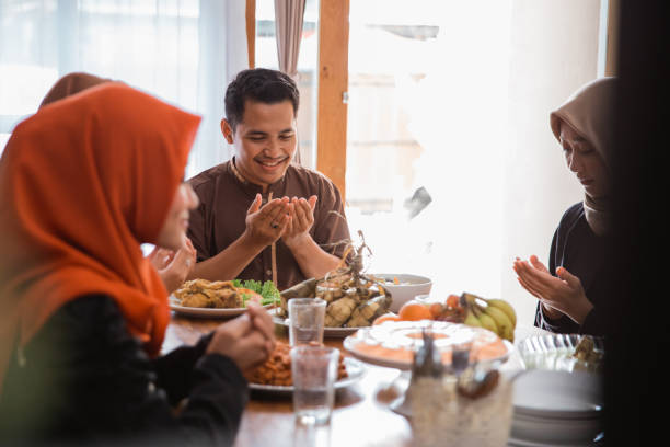 istock muslim people praying before having their food 1148065029