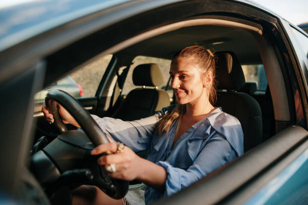 istock Young woman driving 1148077628