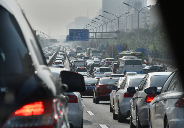 el tráfico de bejing - traffic jam traffic pollution car fotografías e imágenes de stock