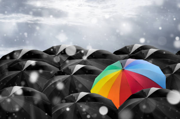 ombrello nella tempesta. - standing out from the crowd individuality umbrella contrasts foto e immagini stock