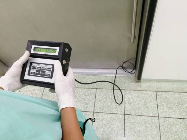 istock Inspector using Differential Pressure Meter - Room pressurization monitoring. 1148153059