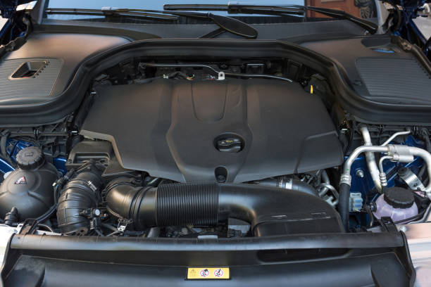 крупным планом детали нового двигателя автомобиля - engine cooling стоковые фото и изображения