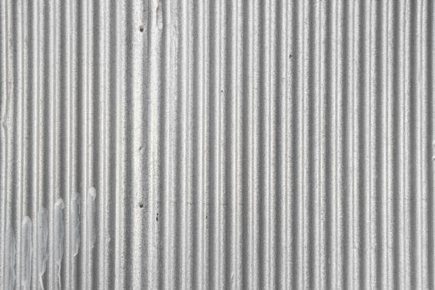 vieux fond de texture de zinc sur la surface métallique galvanisée - corrugated iron tin rusty metallic photos et images de collection