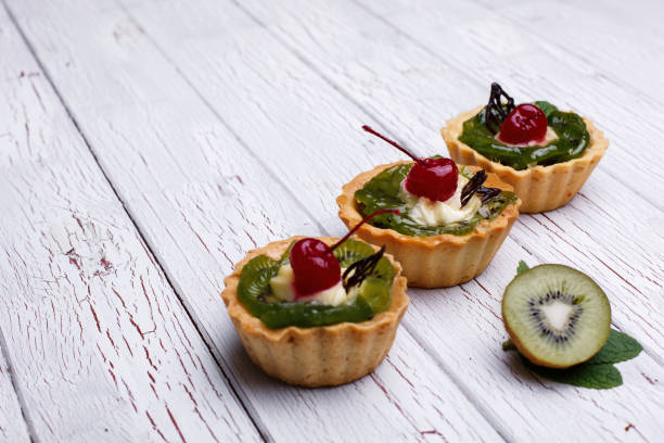 istock Baked basckets with fruits and sweet cream 1148174792