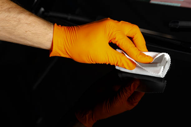 istock Car polish wax worker hands polishing car 1148179990