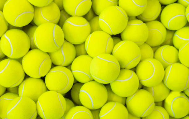 lots of vibrant tennis balls - tennis court tennis ball racket imagens e fotografias de stock