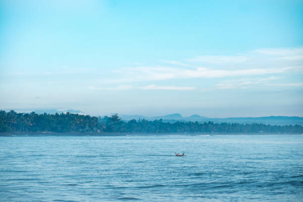 Surfista in mare calmo - foto stock