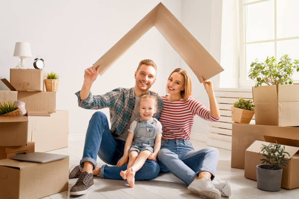 familia se muden a nuevo apartamento - common family new togetherness fotografías e imágenes de stock