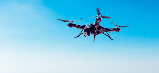 drone with camera hoovers over city ready to take photos or video - filming point of view fotos imagens e fotografias de stock