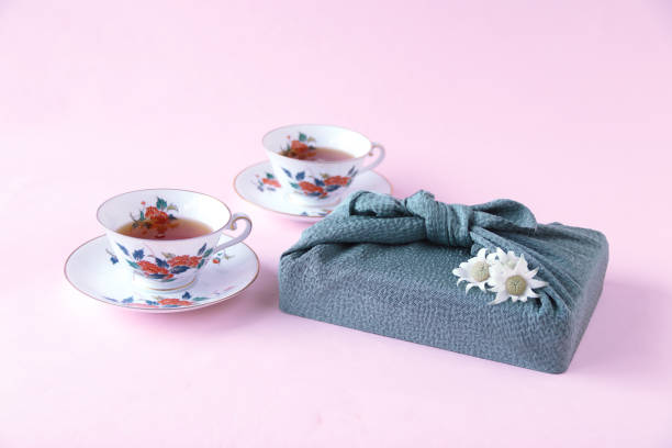 istock furoshikidutumi and Flannel flower 1148205400