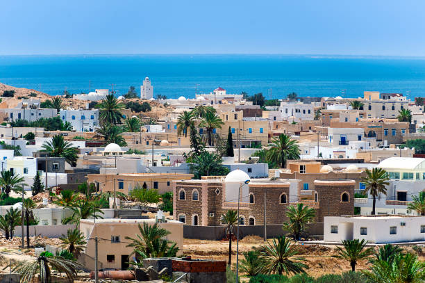 tunisia. djerba. guellala - old sky sea town foto e immagini stock