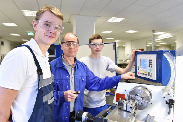 group of young people in technical vocational training with teacher - trainee mechanic engineer student imagens e fotografias de stock