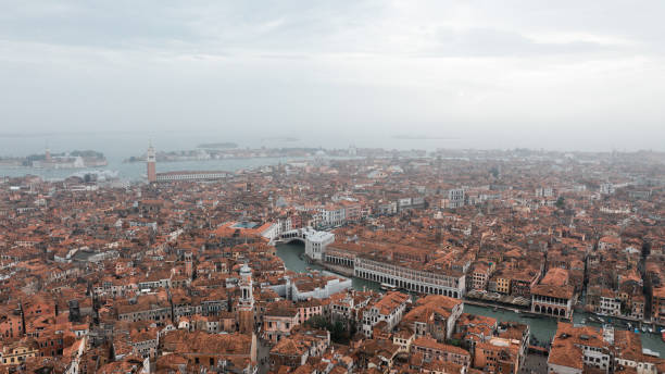 venedig & burano - brunt stock-fotos und bilder