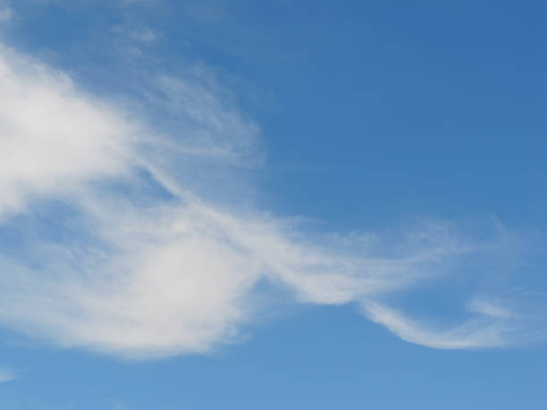 blue sky with clouds - cumulus humilis imagens e fotografias de stock